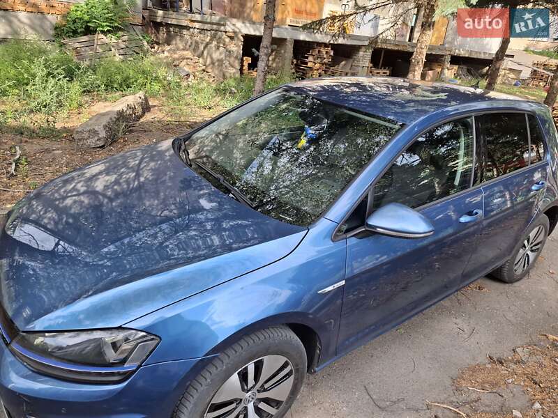 Хетчбек Volkswagen e-Golf 2014 в Чечельнику