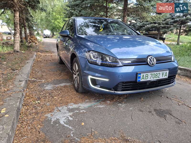 Хетчбек Volkswagen e-Golf 2014 в Чечельнику