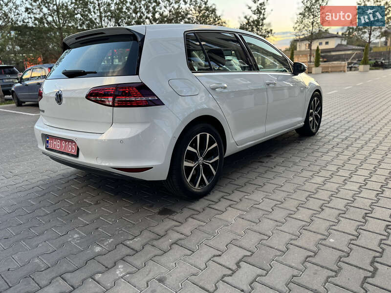 Хэтчбек Volkswagen e-Golf 2015 в Ровно
