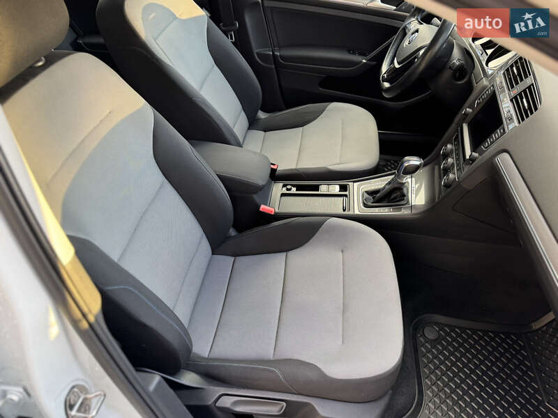 Хэтчбек Volkswagen e-Golf 2015 в Ровно