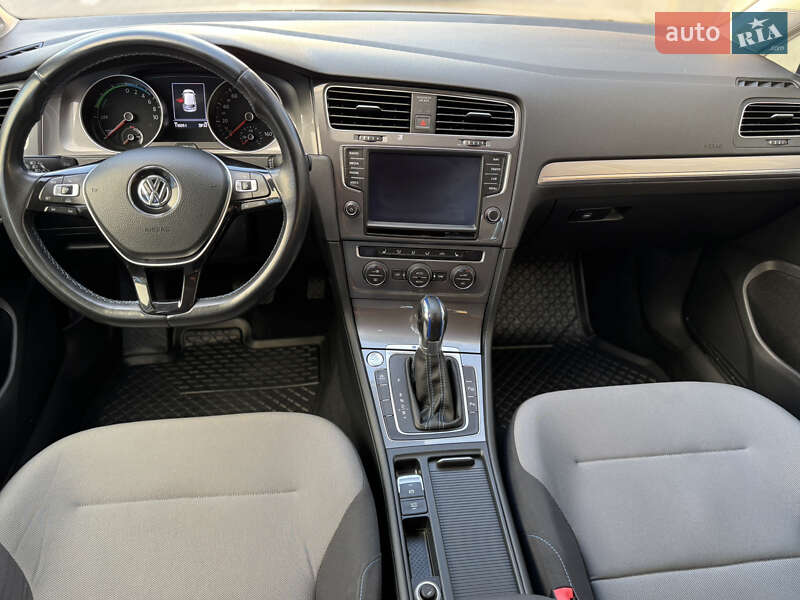 Хэтчбек Volkswagen e-Golf 2015 в Ровно