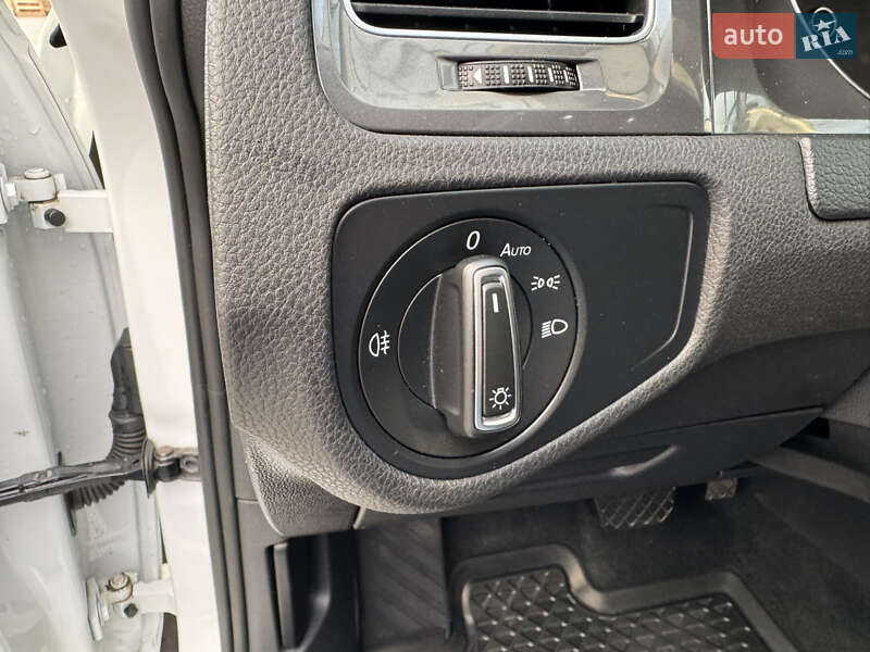 Хэтчбек Volkswagen e-Golf 2015 в Ровно