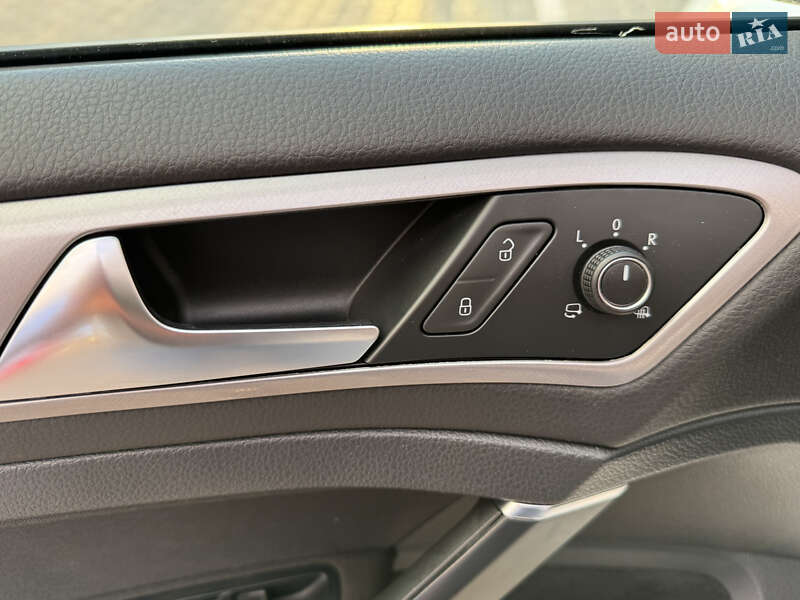 Хэтчбек Volkswagen e-Golf 2015 в Ровно