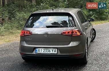 Хэтчбек Volkswagen e-Golf 2015 в 