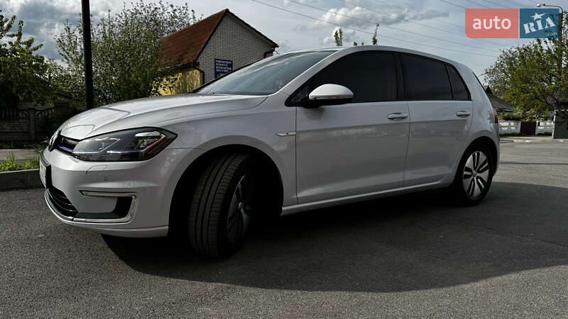 Хетчбек Volkswagen e-Golf 2017 в Миронівці