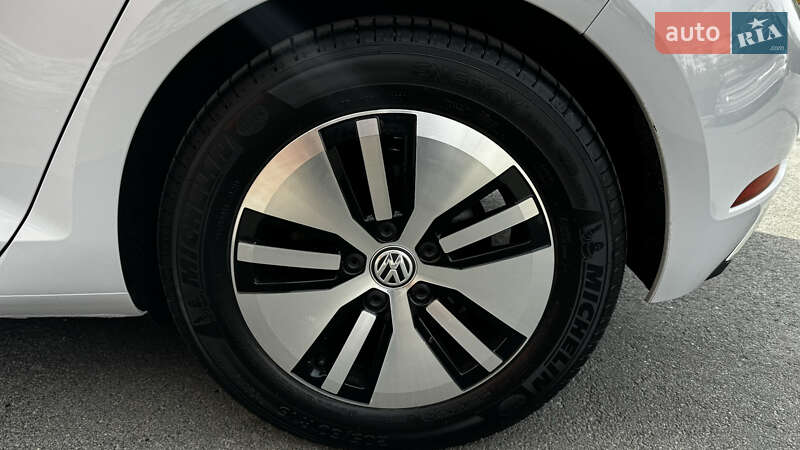 Хетчбек Volkswagen e-Golf 2017 в Миронівці