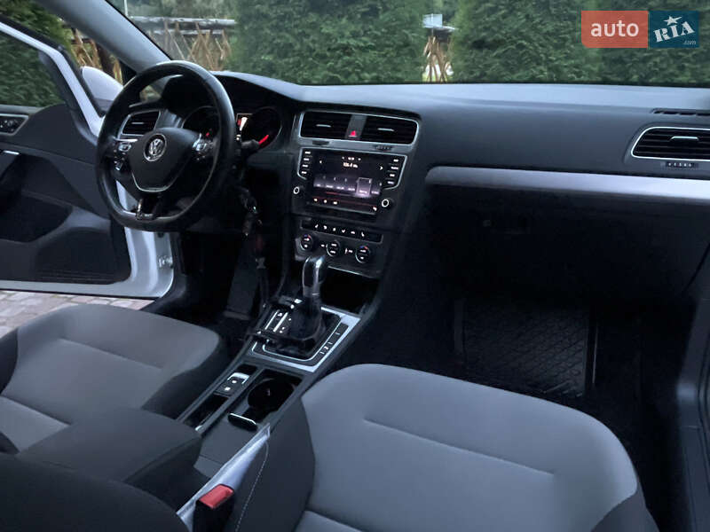 Хетчбек Volkswagen e-Golf 2015 в Львові фото 40 Хетчбек Volkswagen e-Golf 2015 в Львові