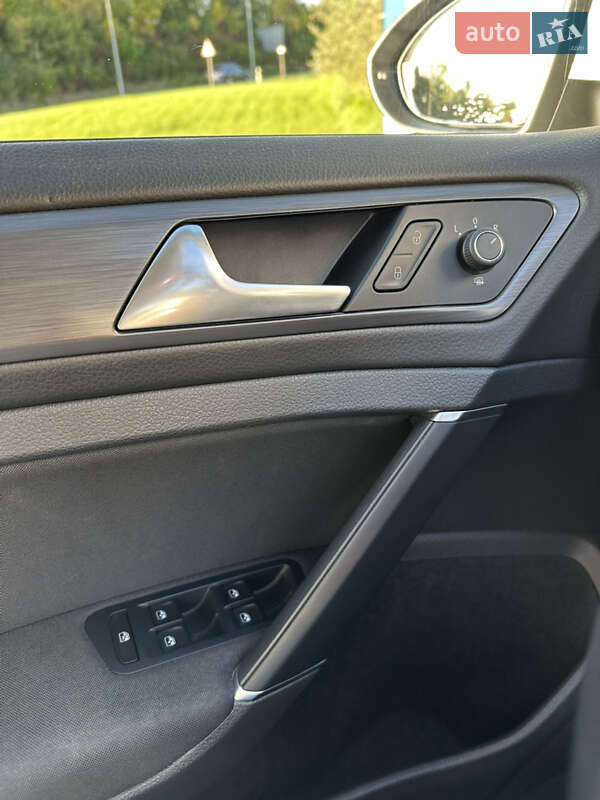 Хэтчбек Volkswagen e-Golf 2020 в Тернополе фото 11 Хэтчбек Volkswagen e-Golf 2020 в Тернополе