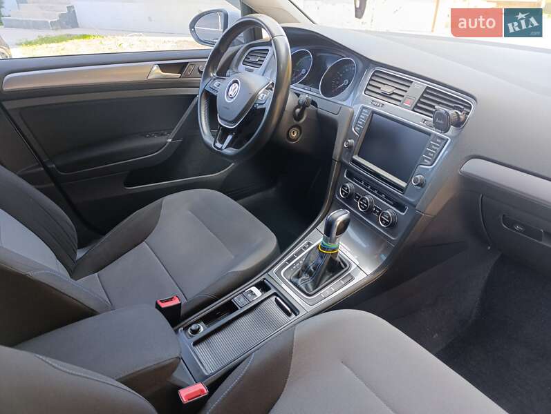 Хэтчбек Volkswagen e-Golf 2014 в Виннице