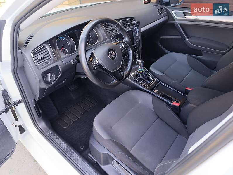 Хэтчбек Volkswagen e-Golf 2014 в Виннице