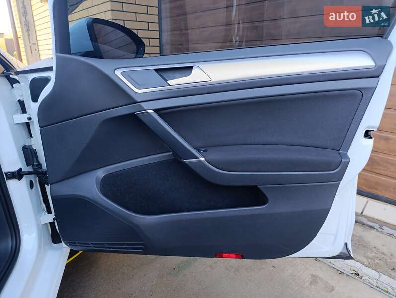 Хэтчбек Volkswagen e-Golf 2014 в Виннице