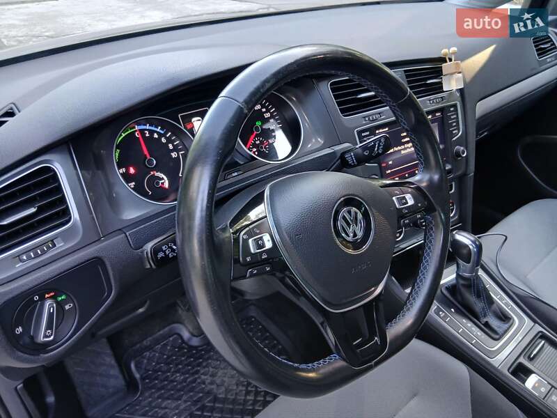 Хэтчбек Volkswagen e-Golf 2015 в Желтых Водах