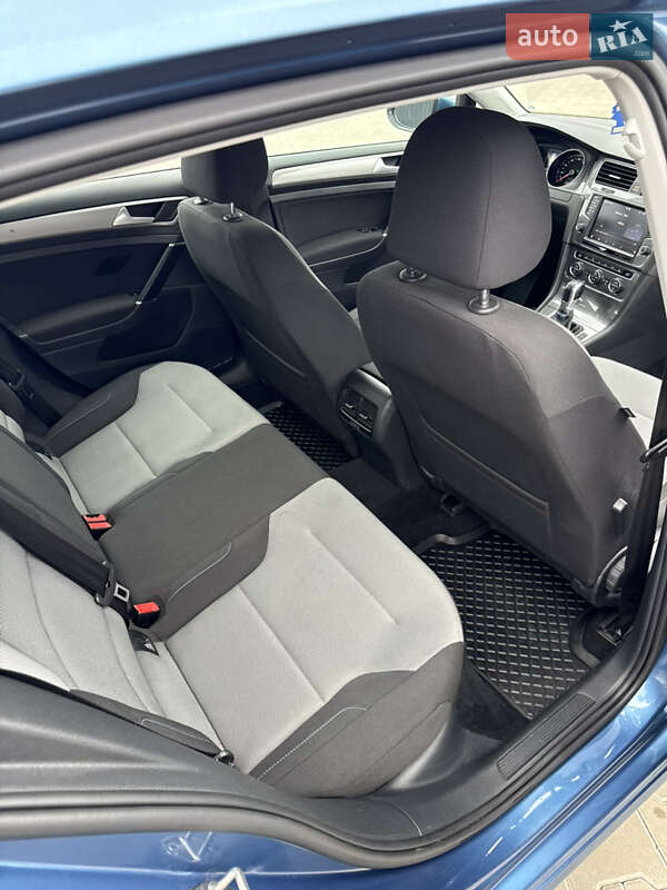 Хетчбек Volkswagen e-Golf 2015 в Луцьку