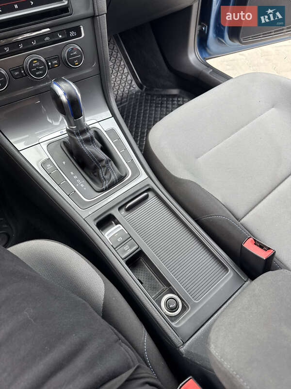 Хетчбек Volkswagen e-Golf 2015 в Луцьку