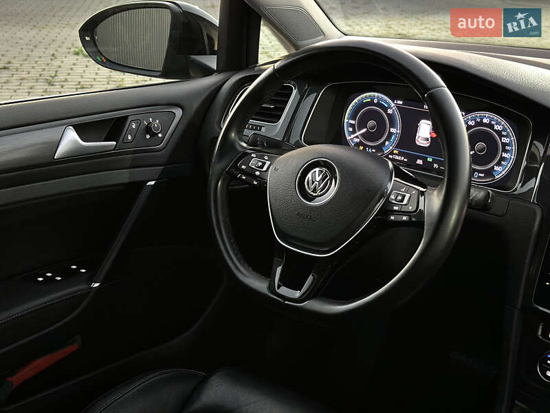 Хетчбек Volkswagen e-Golf 2019 в Ужгороді