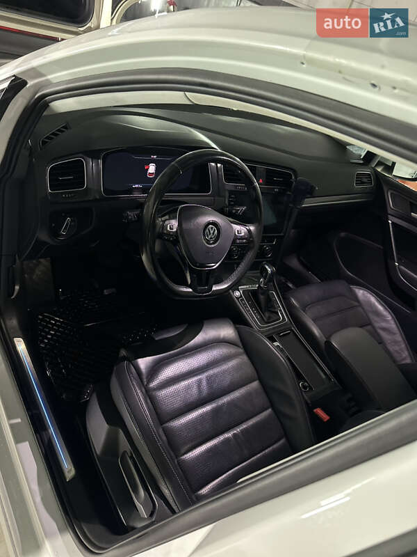 Хетчбек Volkswagen e-Golf 2017 в Рівному