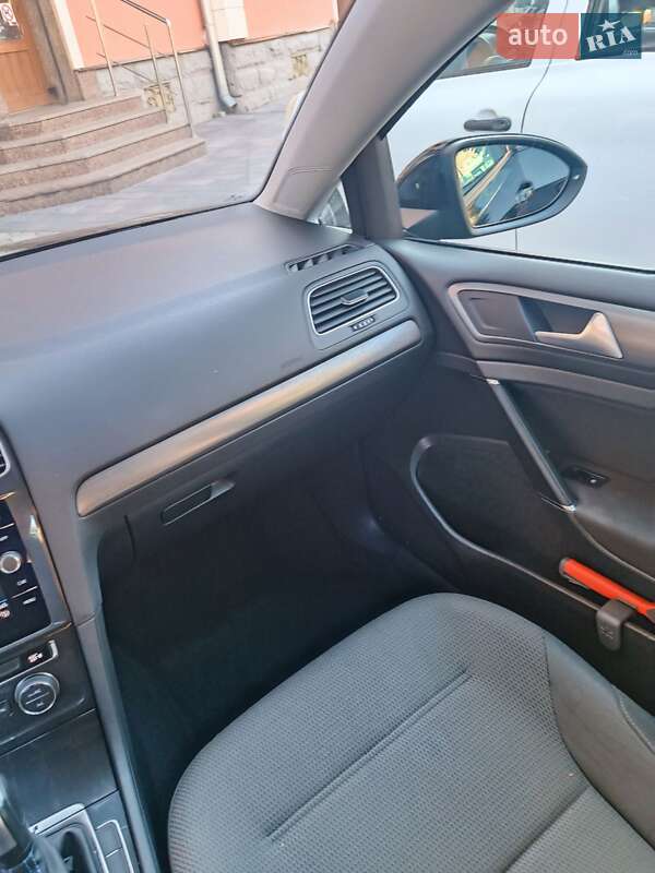 Хетчбек Volkswagen e-Golf 2020 в Стрию