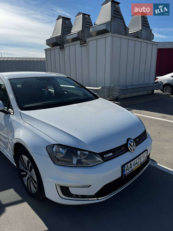 Хэтчбек Volkswagen e-Golf 2016 в Киеве