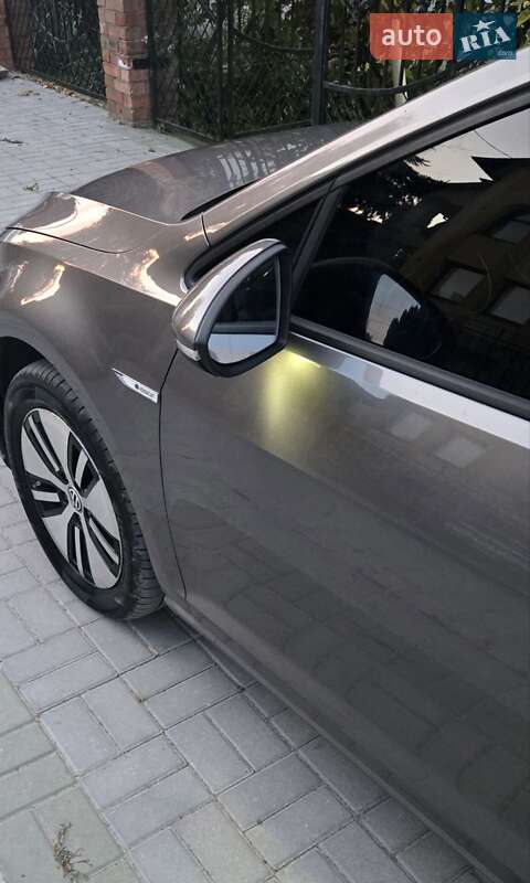 Хетчбек Volkswagen e-Golf 2015 в Хмельницькому