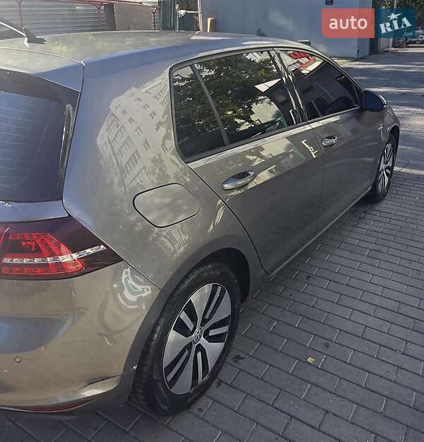 Хетчбек Volkswagen e-Golf 2015 в Хмельницькому