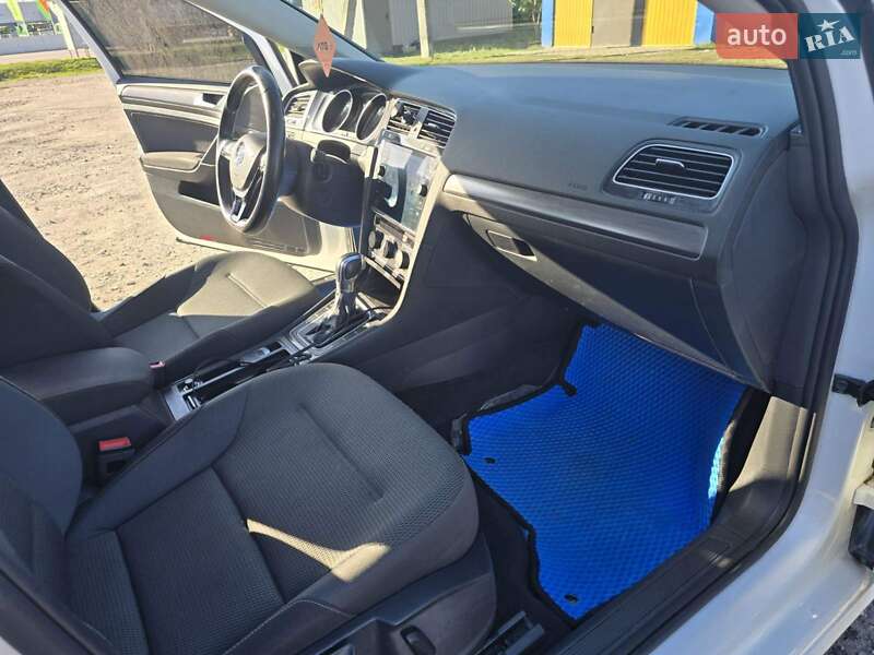 Хэтчбек Volkswagen e-Golf 2017 в Ксаверовке фото 14 Хэтчбек Volkswagen e-Golf 2017 в Ксаверовке