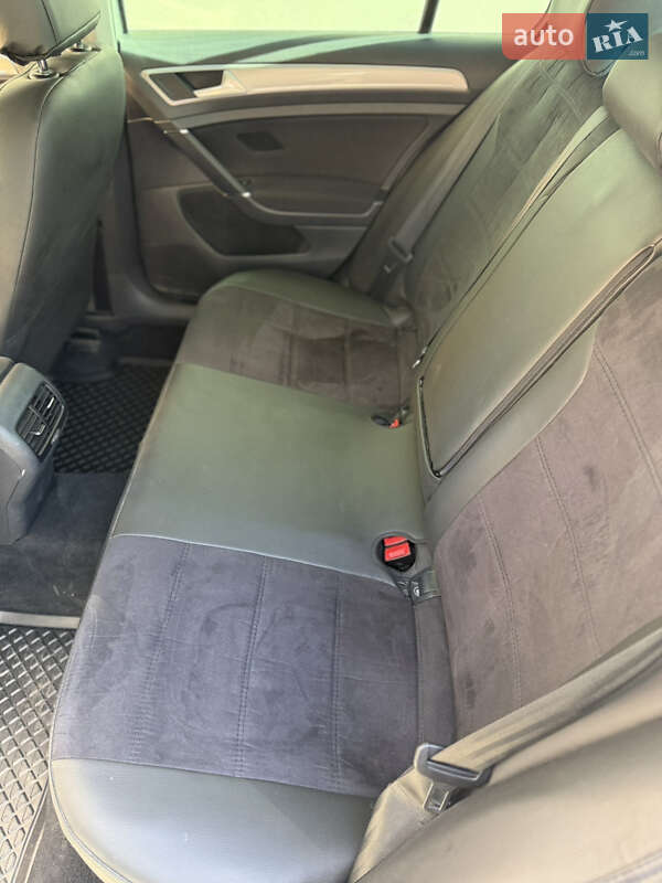 Хэтчбек Volkswagen e-Golf 2015 в Луцке фото 15 Хэтчбек Volkswagen e-Golf 2015 в Луцке