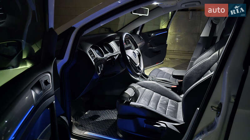 Хэтчбек Volkswagen e-Golf 2016 в Брюховичах