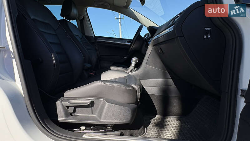 Хэтчбек Volkswagen e-Golf 2015 в Луцке