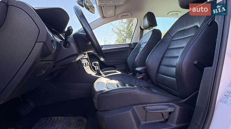 Хэтчбек Volkswagen e-Golf 2015 в Луцке