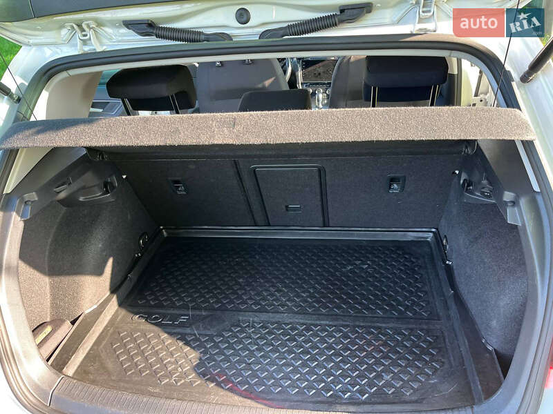 Хетчбек Volkswagen e-Golf 2019 в Івано-Франківську