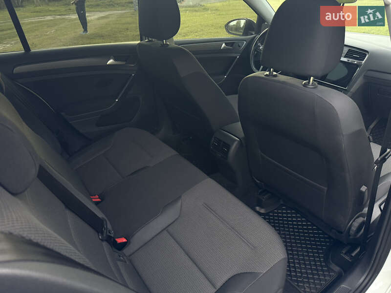 Хэтчбек Volkswagen e-Golf 2019 в Луцке