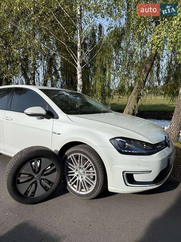 Хэтчбек Volkswagen e-Golf 2016 в Ровно фото 2 Хэтчбек Volkswagen e-Golf 2016 в Ровно