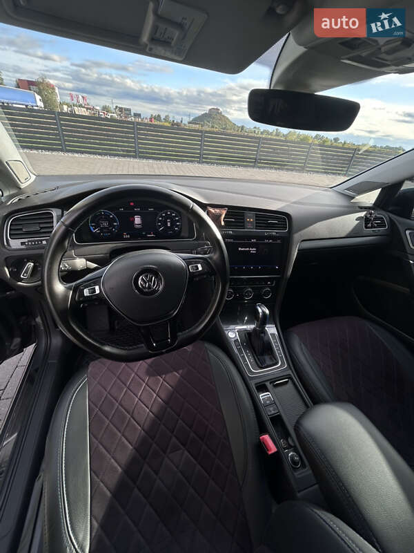 Хэтчбек Volkswagen e-Golf 2017 в Мукачево