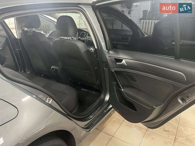 Хетчбек Volkswagen e-Golf 2019 в Богодухіву