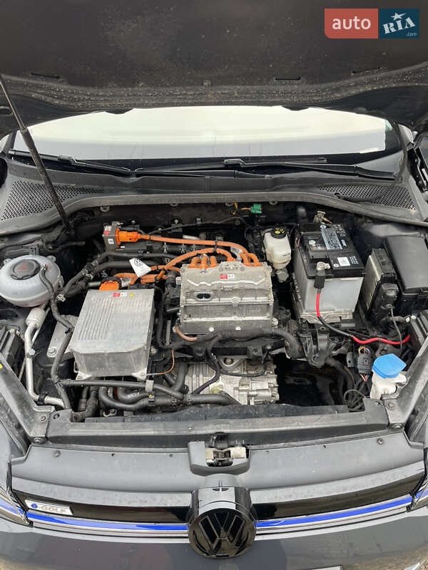 Хэтчбек Volkswagen e-Golf 2020 в Вознесенске