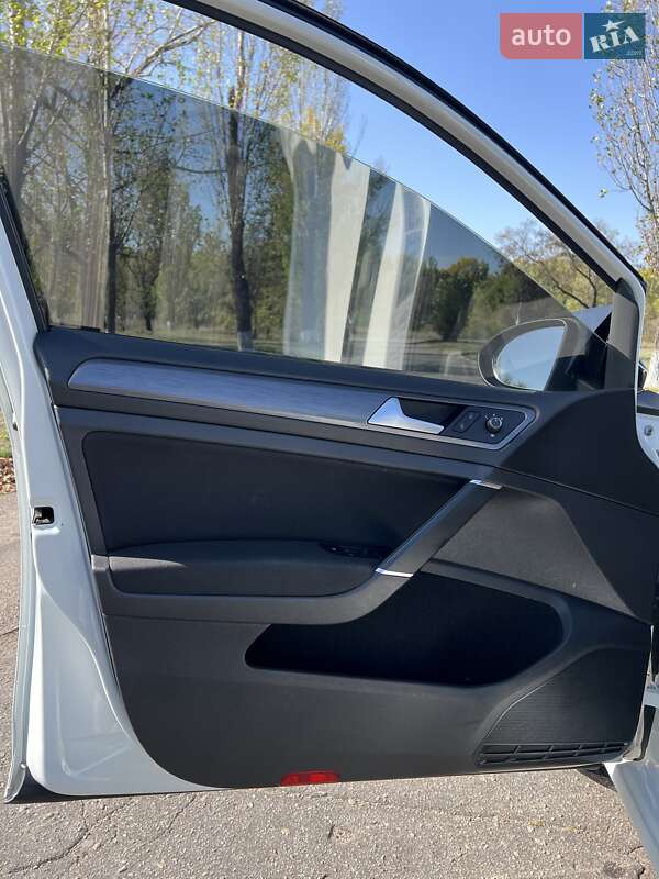 Хэтчбек Volkswagen e-Golf 2020 в Каменском