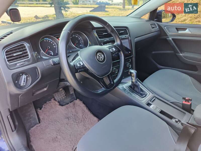 Хэтчбек Volkswagen e-Golf 2018 в Дубно