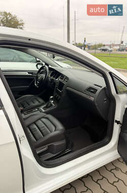 Хэтчбек Volkswagen e-Golf 2014 в 
