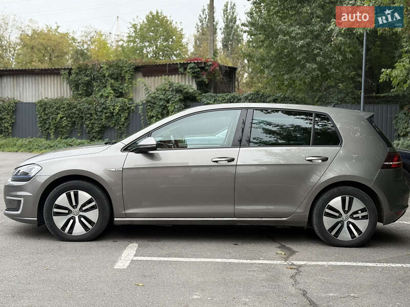 Хэтчбек Volkswagen e-Golf 2015 в Каменец-Подольском