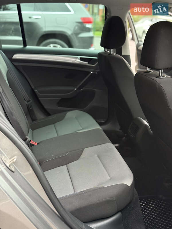 Хэтчбек Volkswagen e-Golf 2015 в Каменец-Подольском