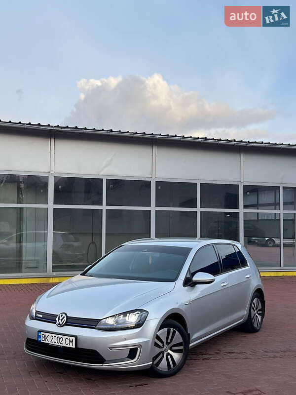 Volkswagen e-Golf 2015