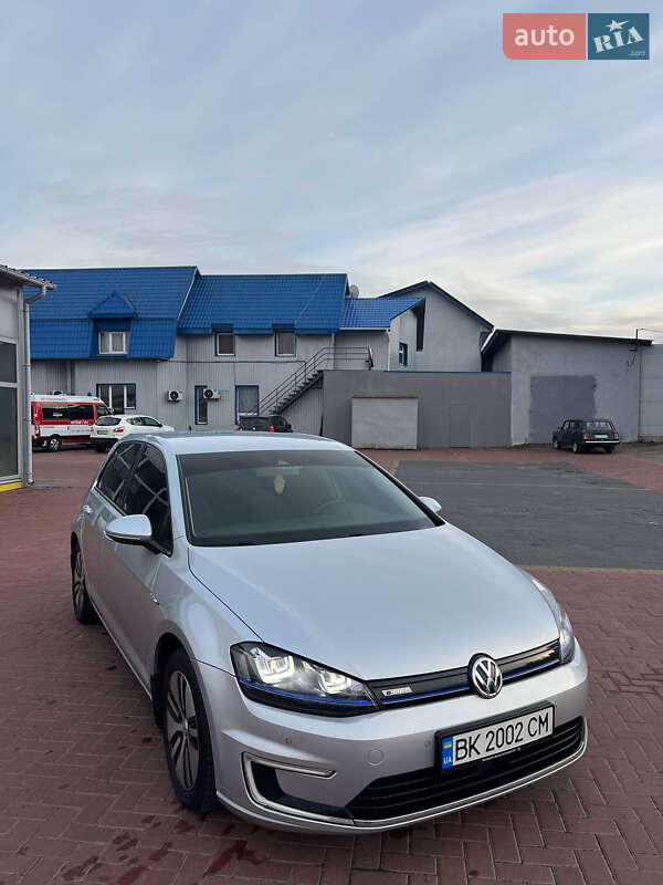 Хэтчбек Volkswagen e-Golf 2015 в Ровно