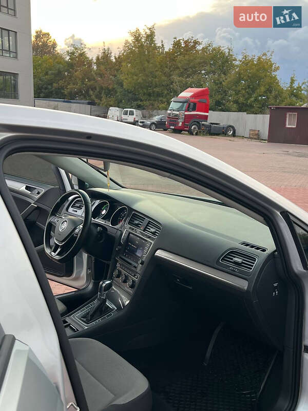 Хэтчбек Volkswagen e-Golf 2015 в Ровно