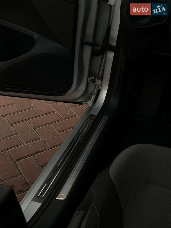 Хэтчбек Volkswagen e-Golf 2015 в Ровно