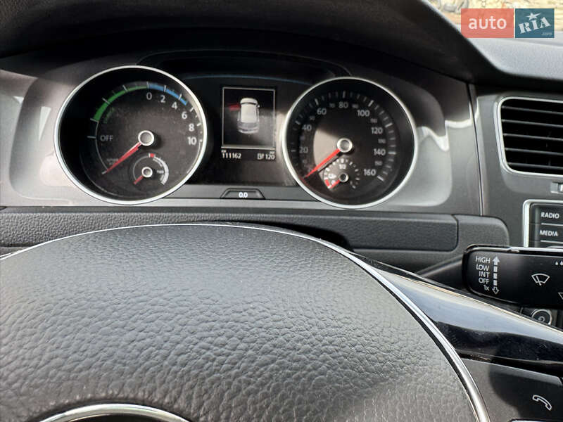 Хэтчбек Volkswagen e-Golf 2016 в Житомире