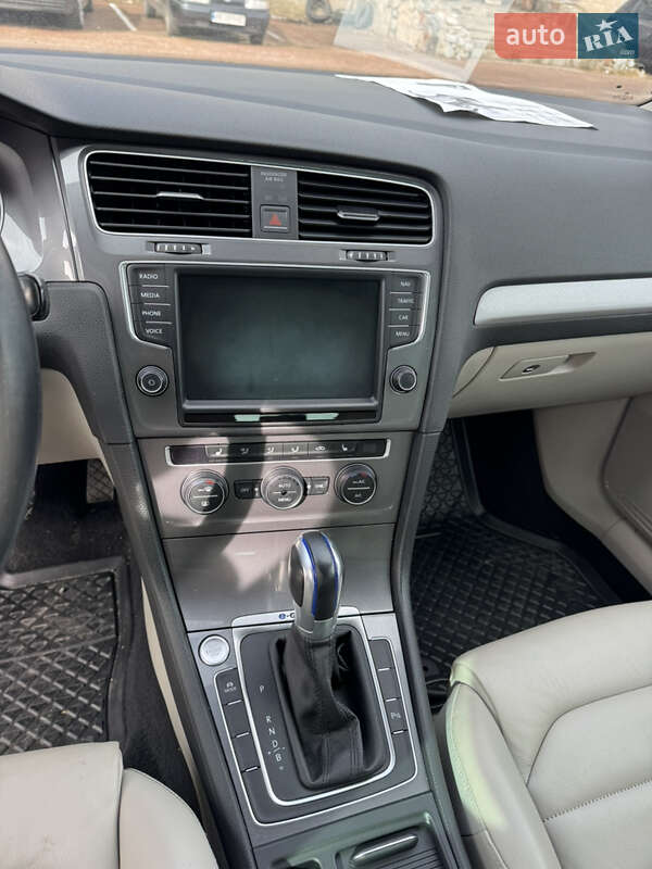 Хэтчбек Volkswagen e-Golf 2016 в Житомире