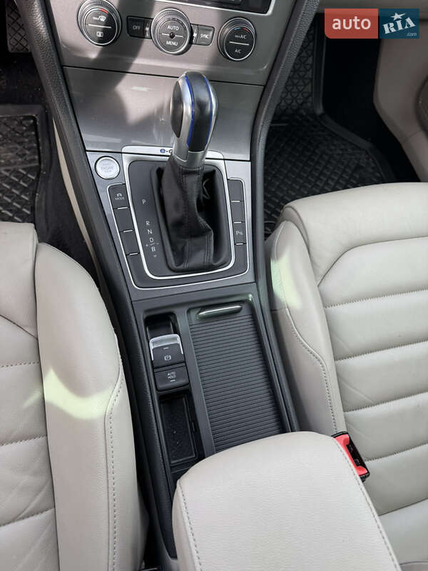 Хэтчбек Volkswagen e-Golf 2016 в Житомире