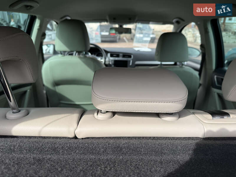 Хэтчбек Volkswagen e-Golf 2016 в Житомире