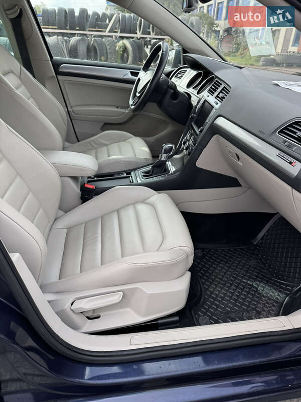 Хэтчбек Volkswagen e-Golf 2016 в Житомире