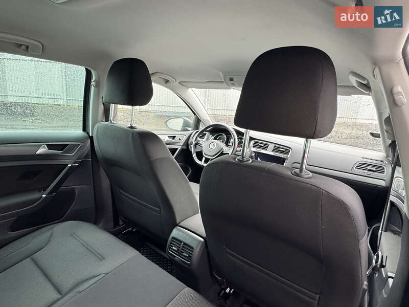 Хетчбек Volkswagen e-Golf 2017 в Вінниці